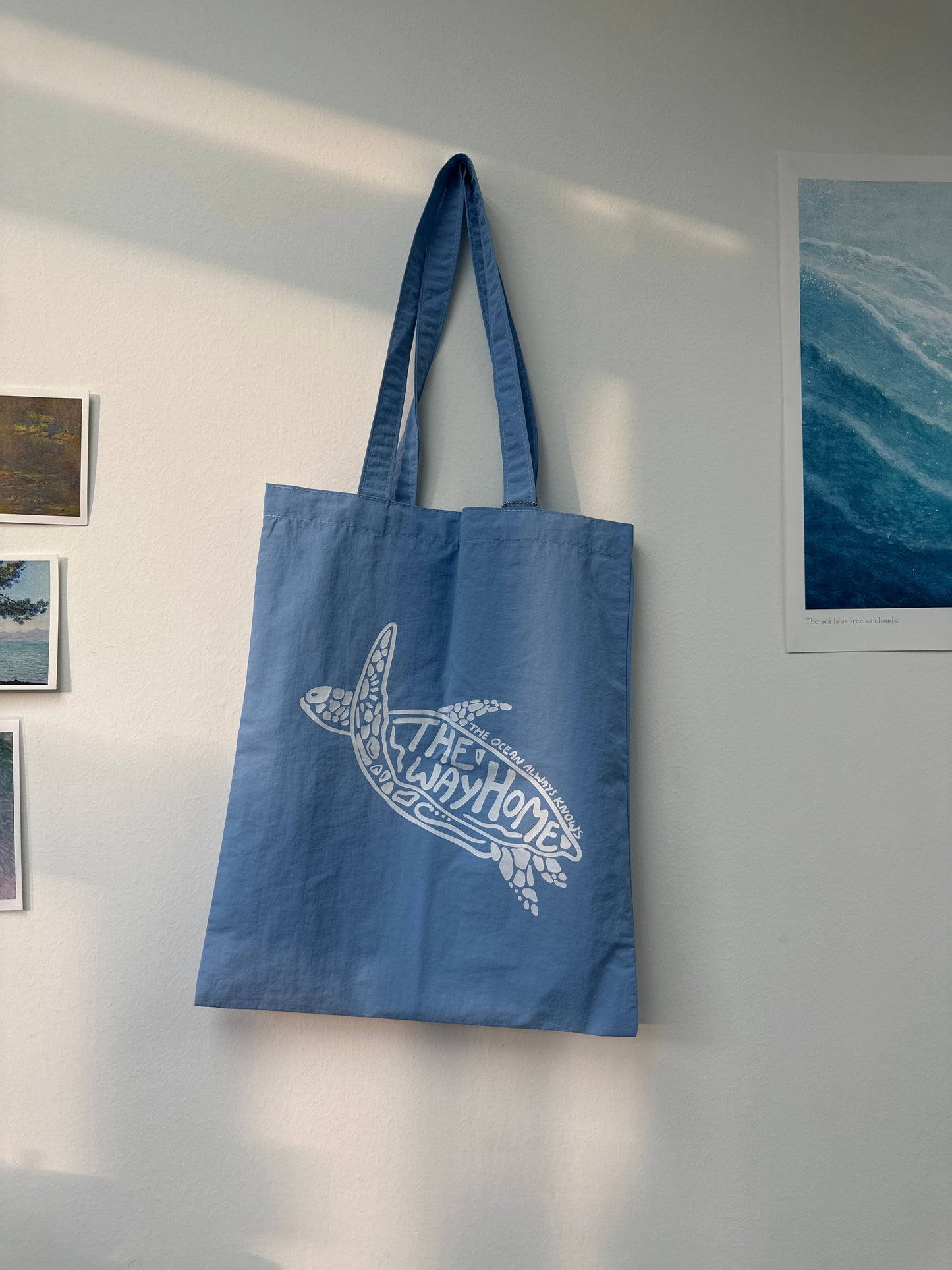 海龜飛飛(藍X白)【藍色水族館•防潑水Tote Bag】