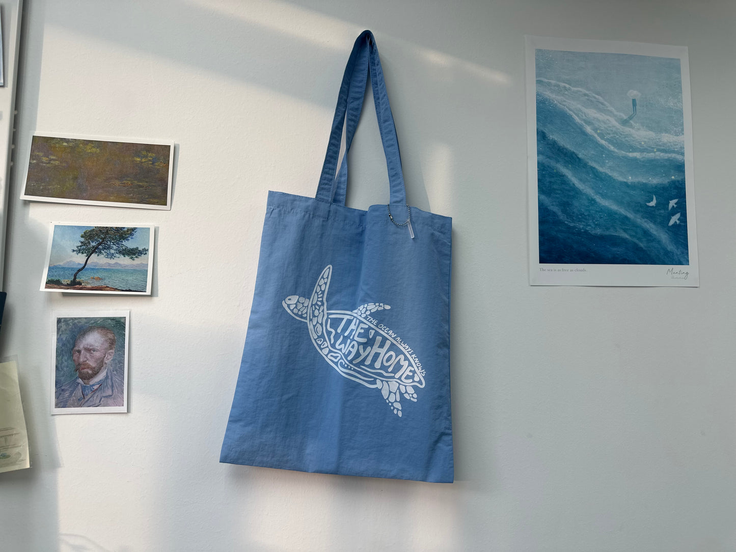 海龜飛飛(藍X白)【藍色水族館•防潑水Tote Bag】