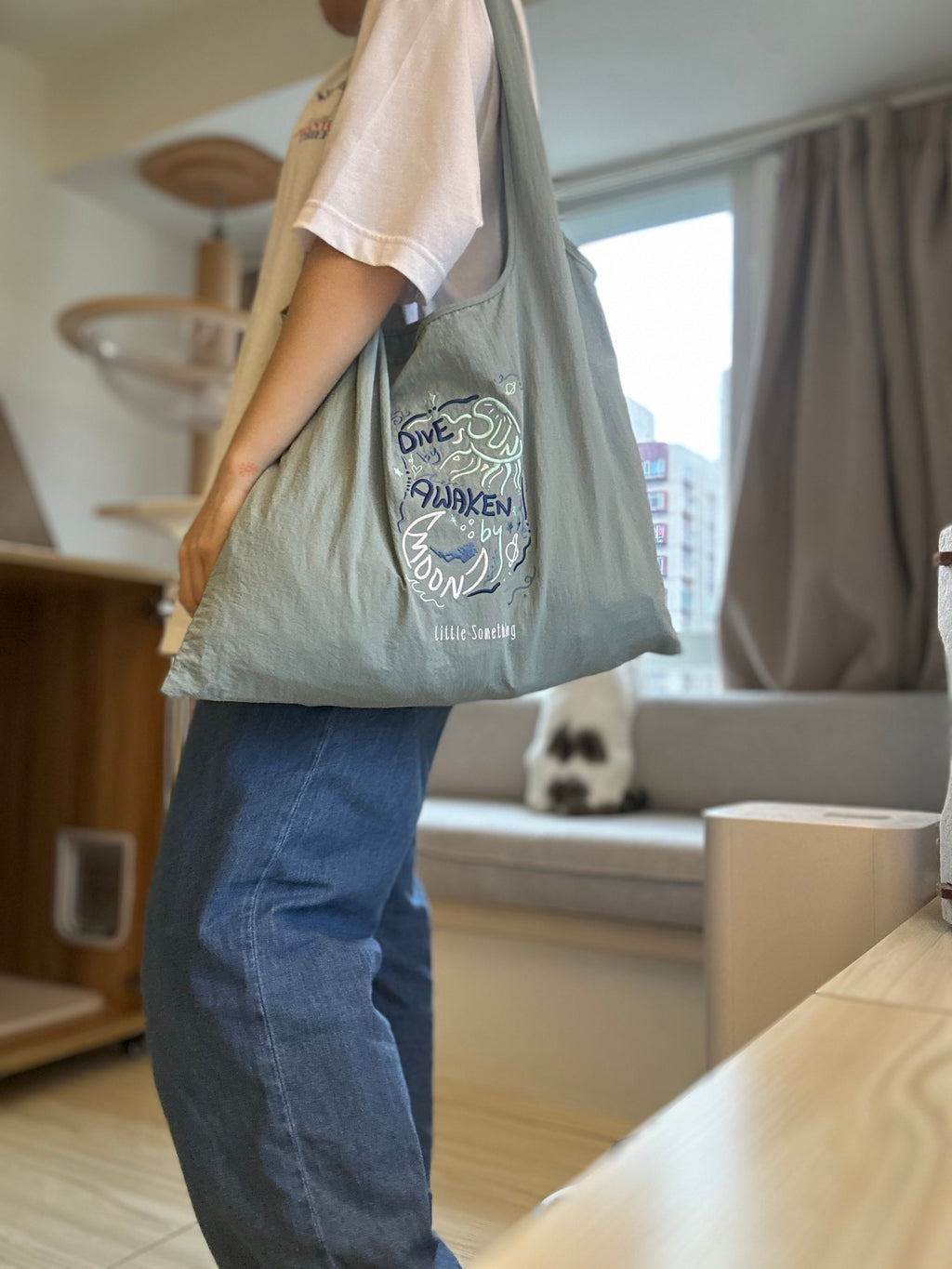 【*預購*7月內出貨】大容量刺繡防潑水Tote Bag —— Dive by Sun, Awaken by Moon