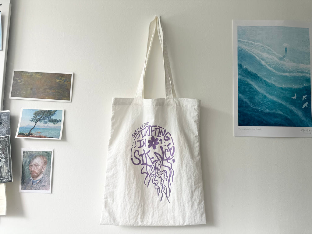 水母(白X紫)【藍色水族館•防潑水Tote Bag】