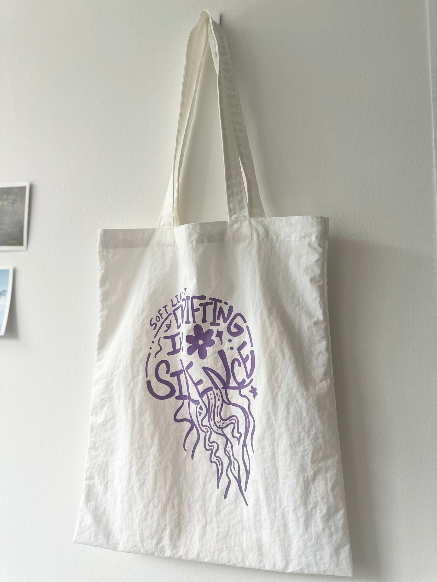水母(白X紫)【藍色水族館•防潑水Tote Bag】