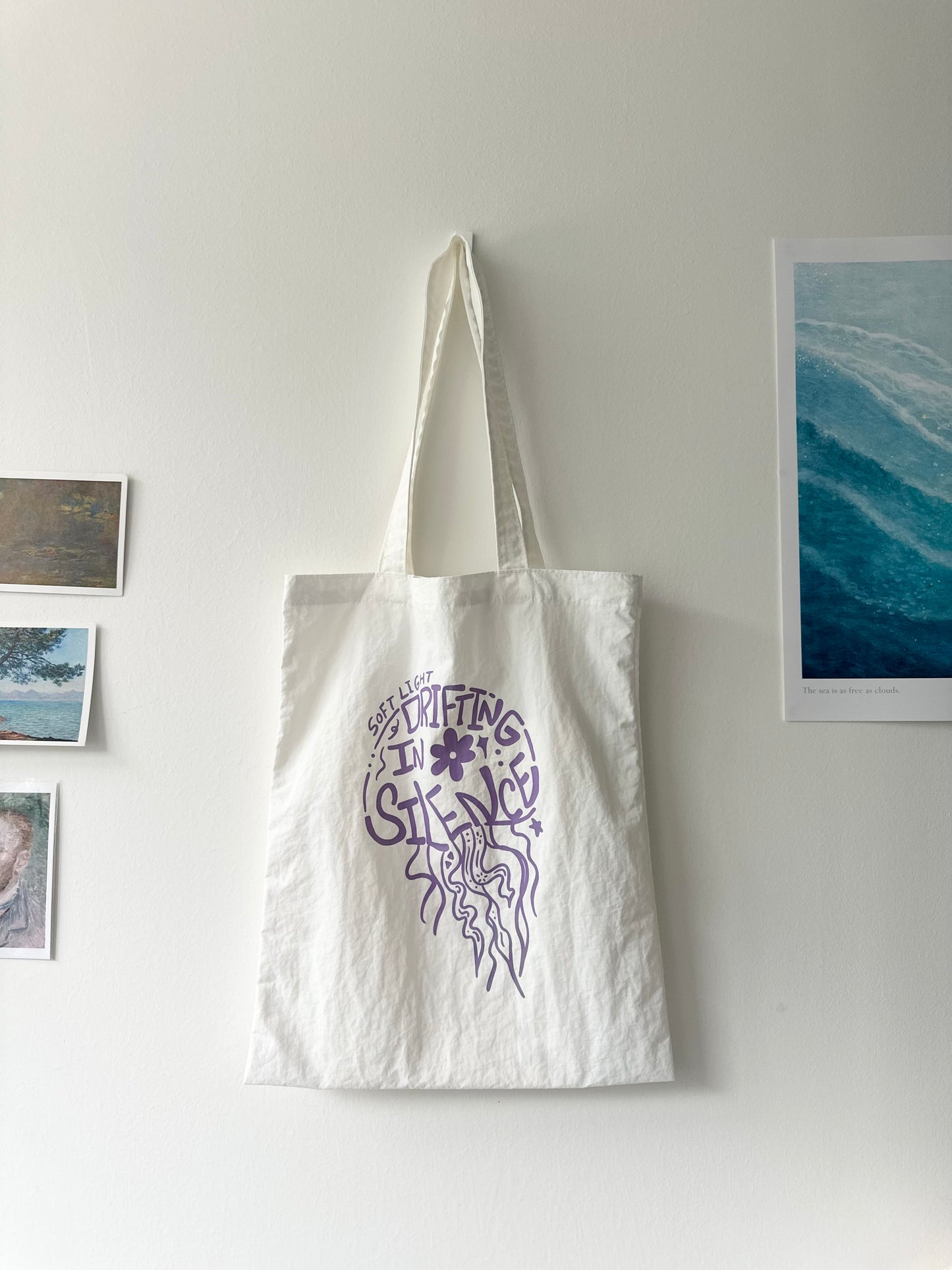 水母(白X紫)【藍色水族館•防潑水Tote Bag】