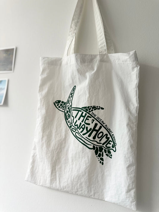 海龜飛飛(白X綠)【藍色水族館•防潑水Tote Bag】